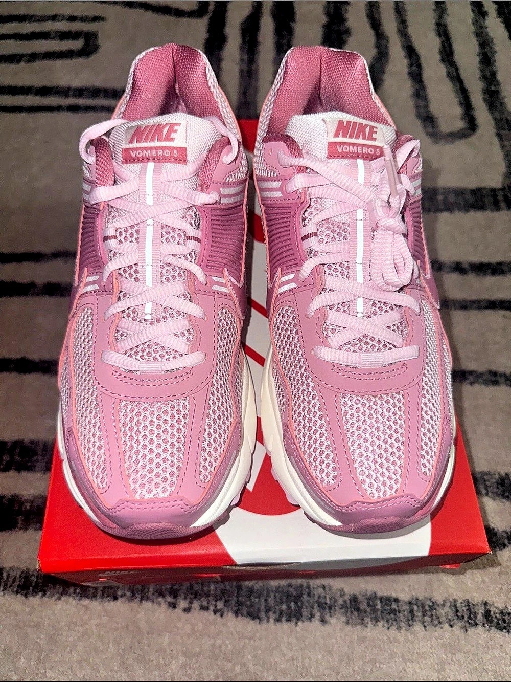 Nike Zoom Vomero 5 Athletic Sneakers Pink & White US 9.5